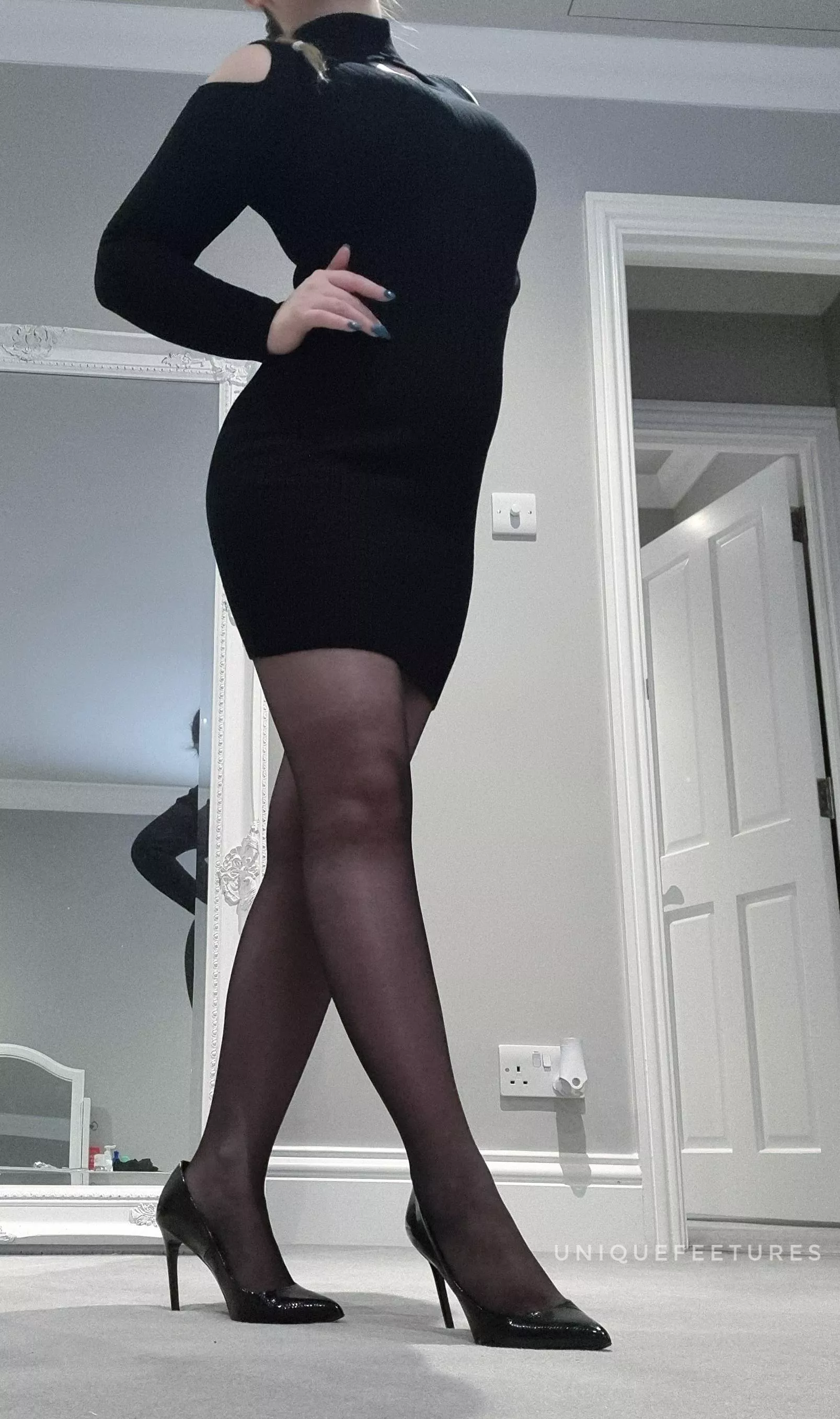 Black sheer tights 😍 they always make the outfit! posted by UniqueFeetures
