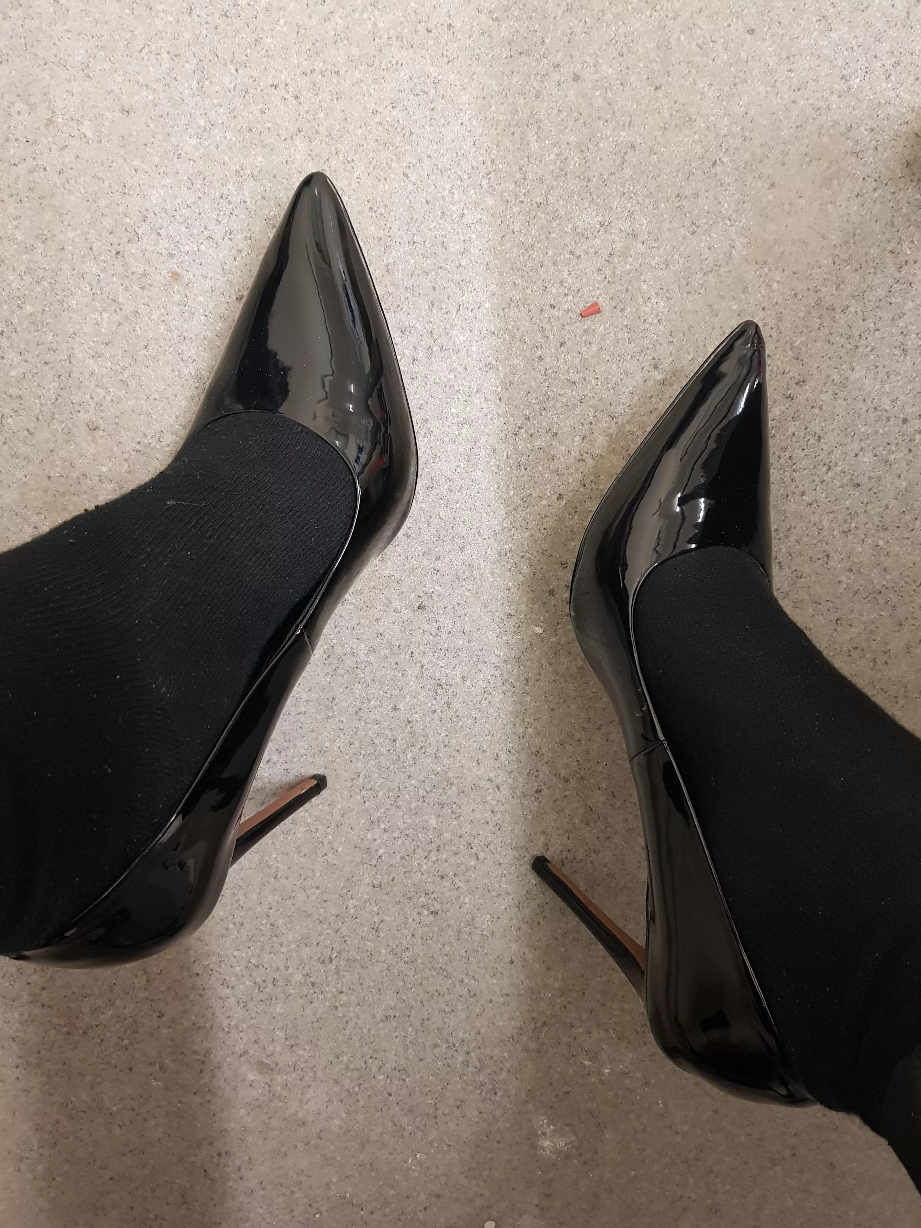 ♥️ Black shiny heels. posted by Professional-Yam8779