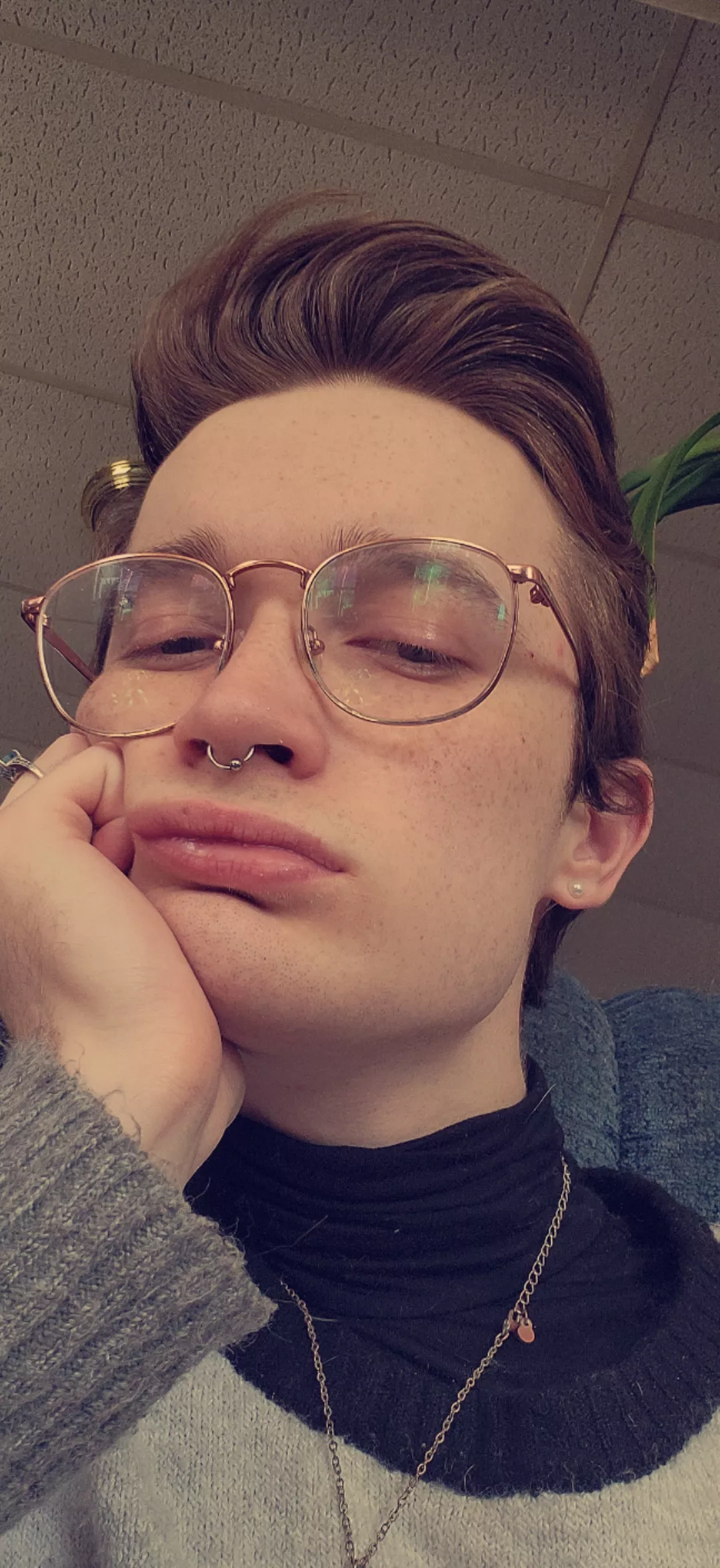 bleh. someone snuggle me up while I rage at MLBB (Pro Estes looking for Pro carry) posted by Several-Clock