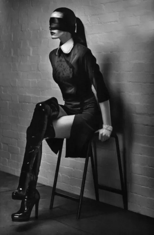 ��Blindfolded by standardmuddle