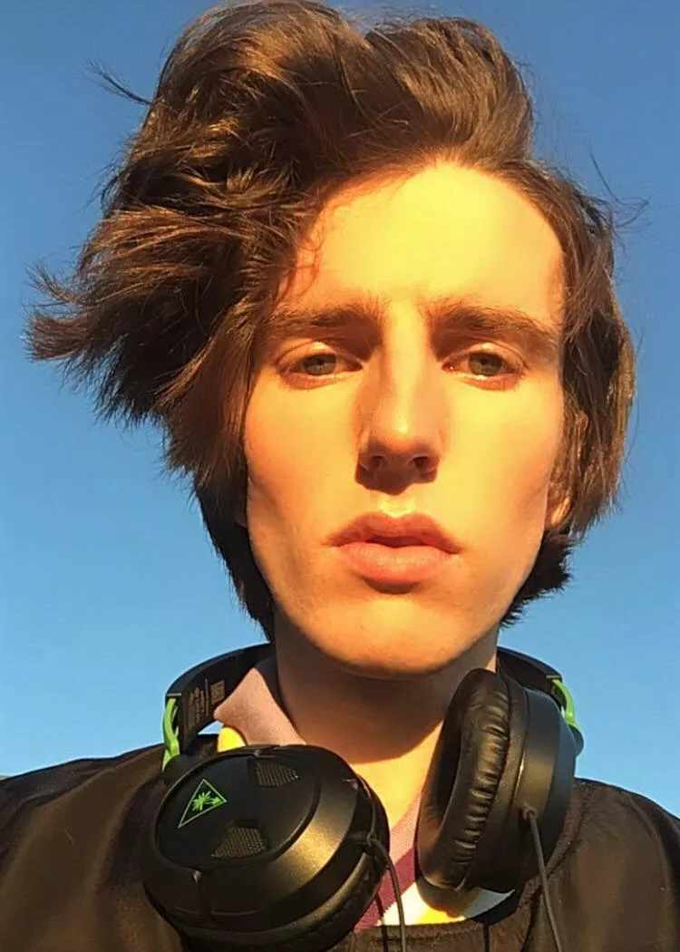 Blinding sunsets make for some good selfies! posted by Sam_paintsroses