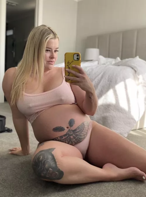 Blonde and pregnant makes me want to be naughty by blondenpregnant
