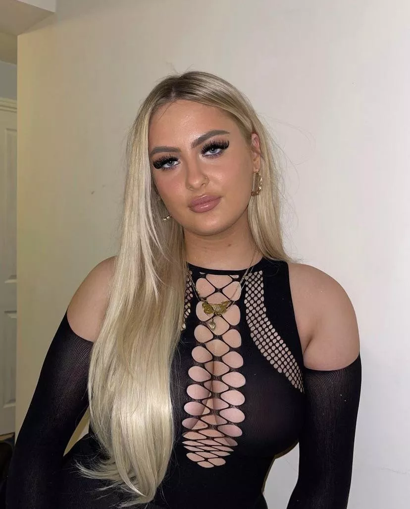 Blonde chav posted by sexxyboii22