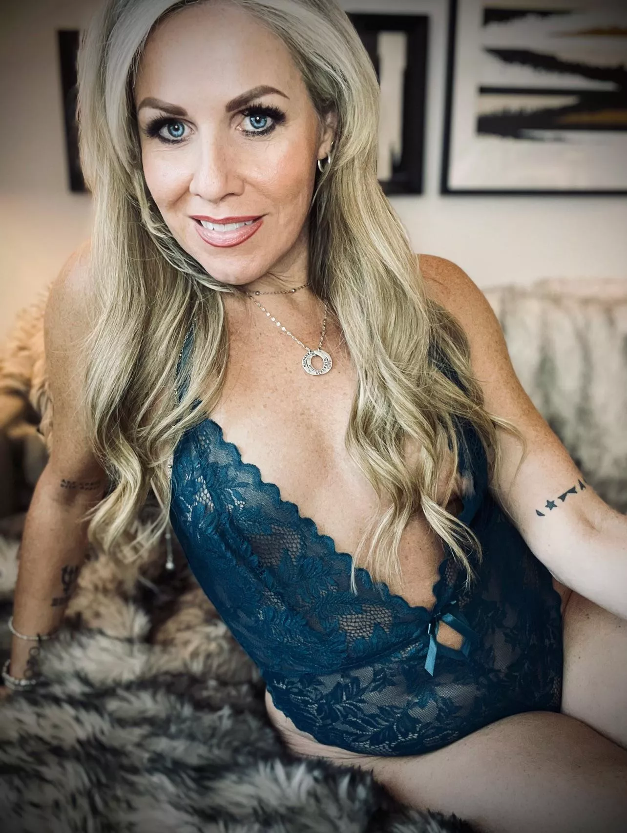 Blonde Cougar… posted by LongLegzLizzie