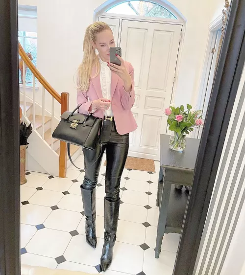 Blonde Fashion Blogger by gooningaccount