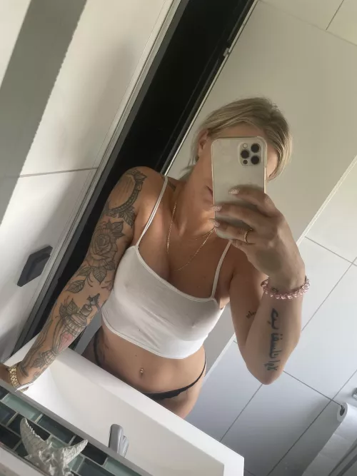 Blonde hair dont care :) by Ansleytex