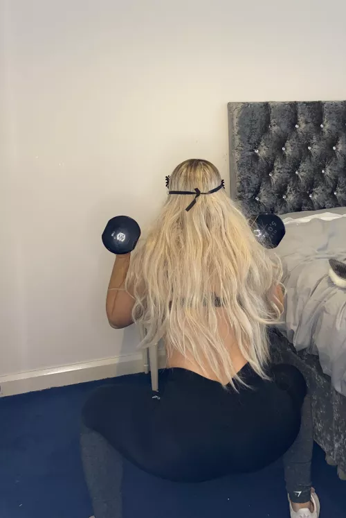 Blonde Hair 👱‍♀️ Loves Squats! What's not to like? by HotAsFuckCatriona