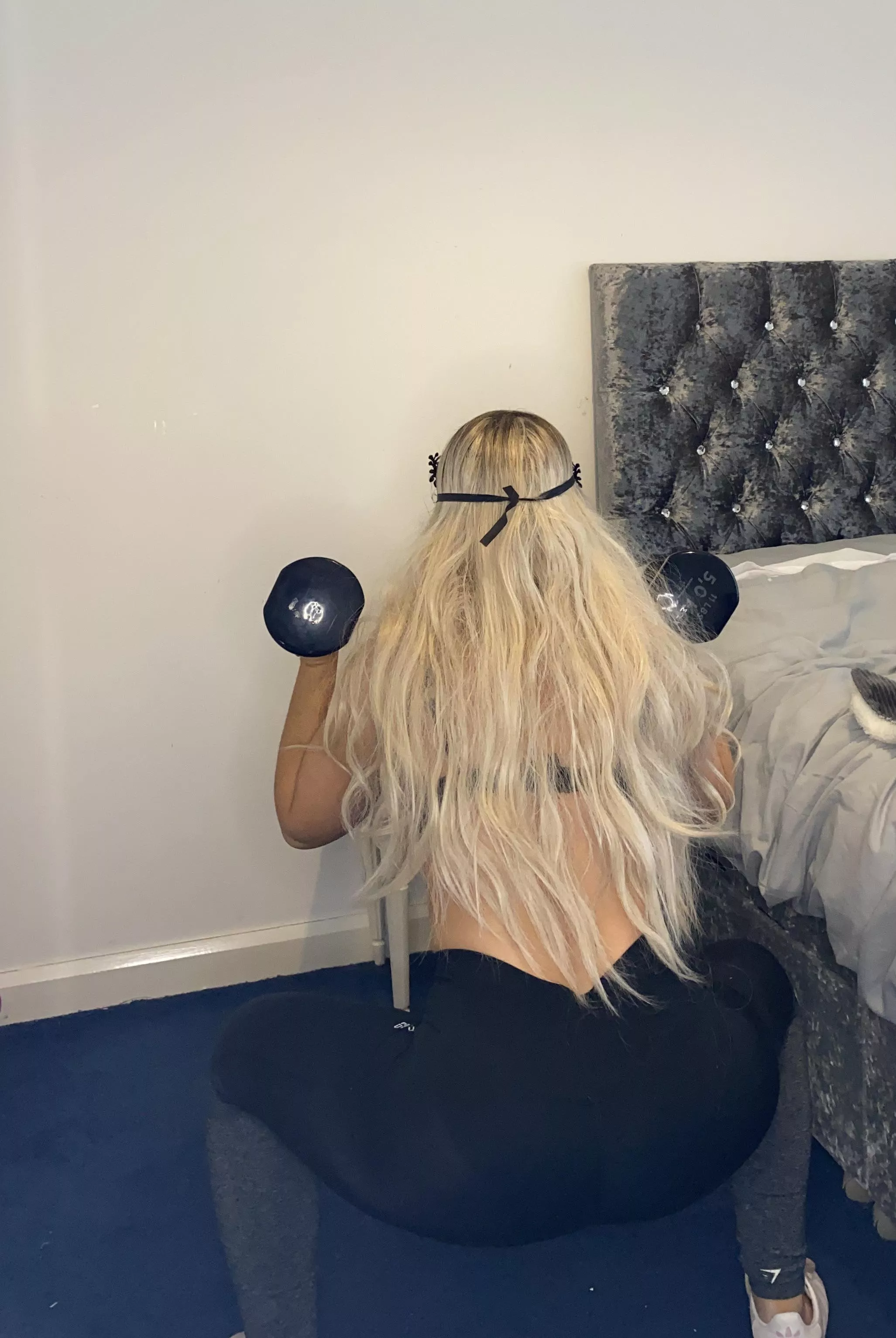 Blonde Hair 👱‍♀️ Loves Squats! What's not to like? posted by HotAsFuckCatriona