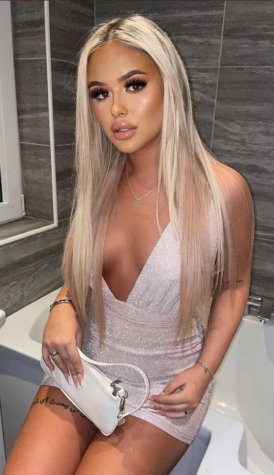 Blonde posted by skinnylimpbeta