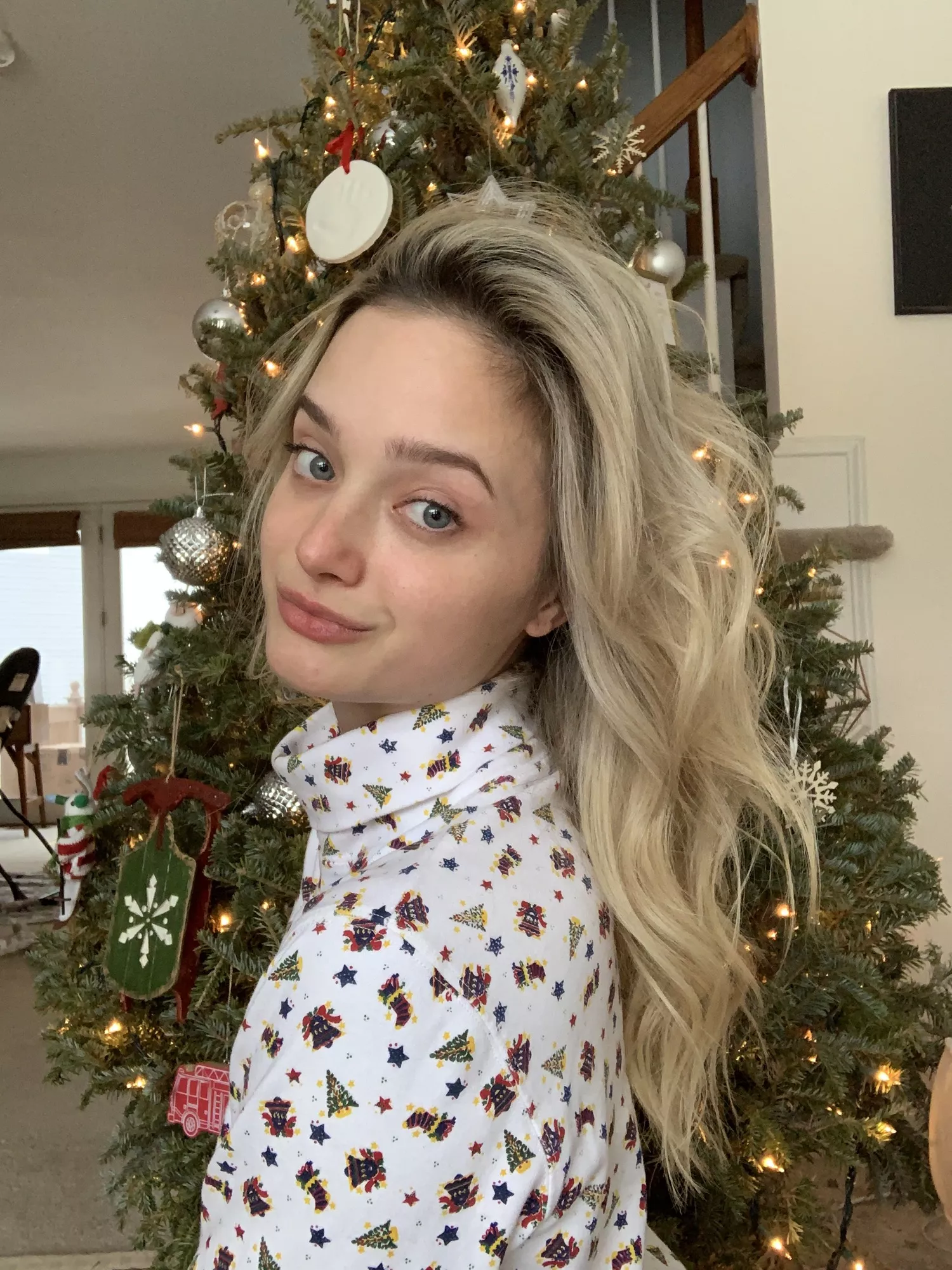 Blonde posted by AdImpossible191