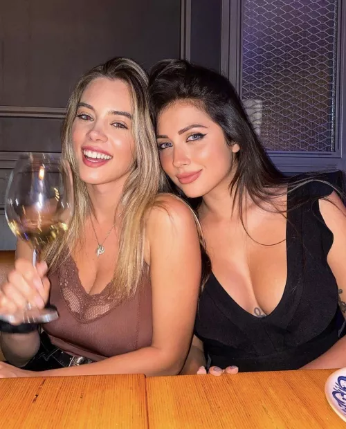 Blonde or brunette by round_plastic