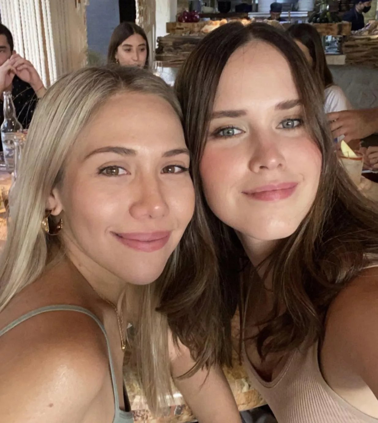 Blonde or Brunette? posted by palexaxelap