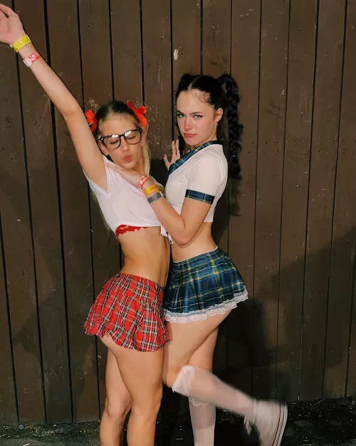 Blonde or Brunette? by siimple_code