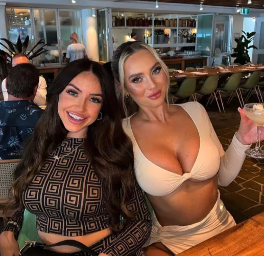 Blonde or brunette by Chaturbater1