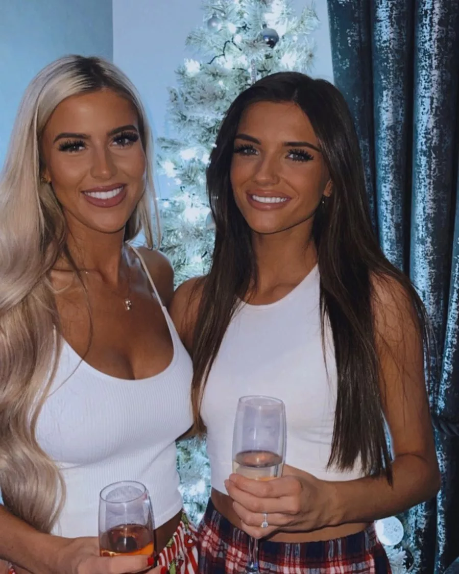 blonde's got some knockers posted by siimple_code