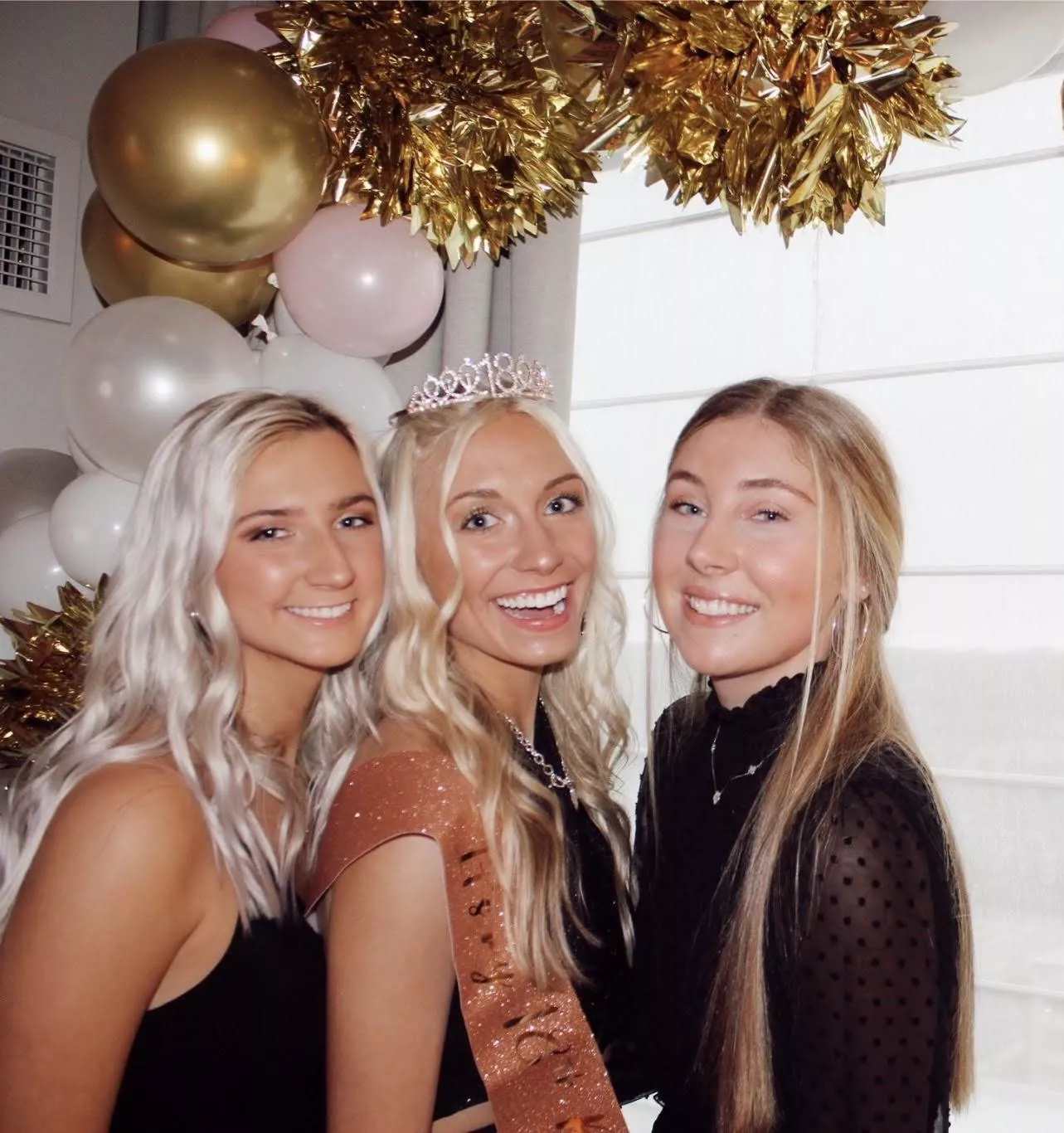 Blondes 🤤 posted by RockRanch444