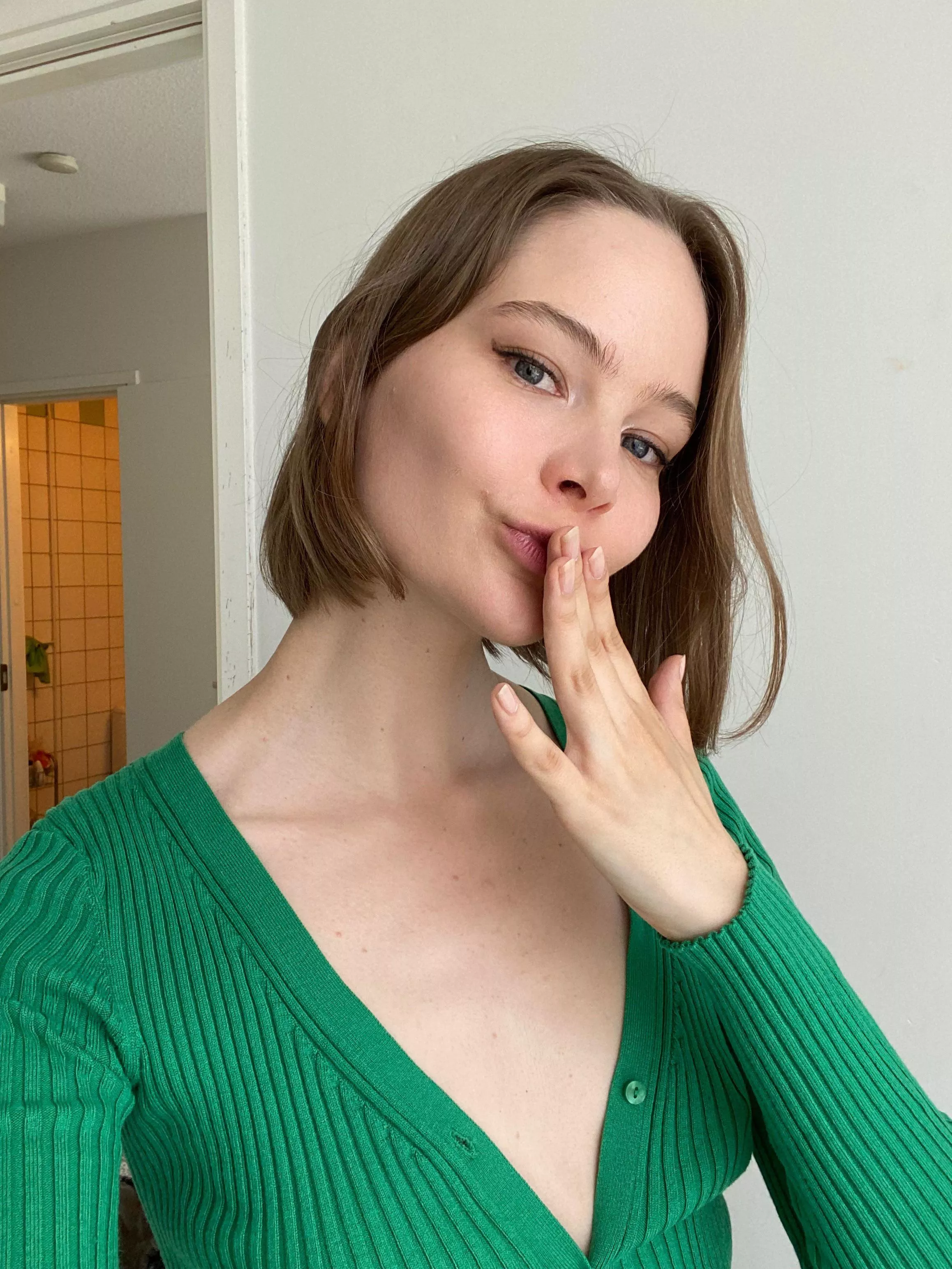 blow kiss [f]ace posted by sophiaemilia