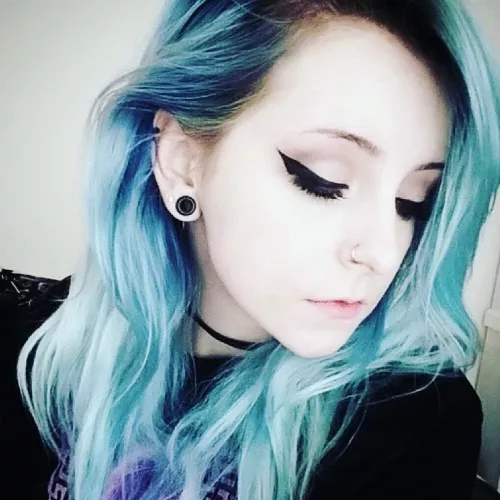 ��Blue posted by malindowntown