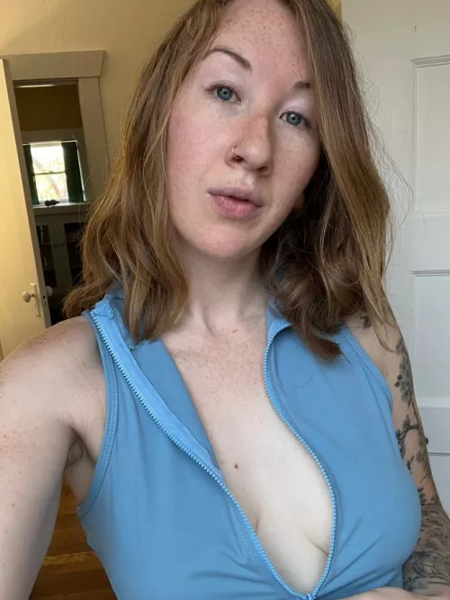 Blue eyes + freckles by ellie_rowyn