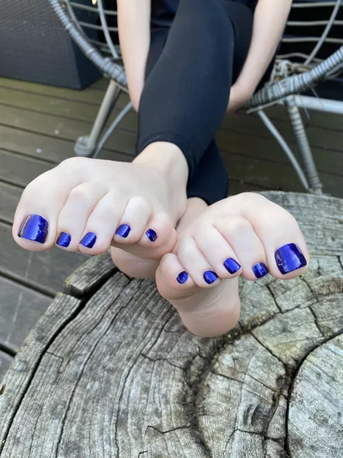 blue toes 💙 by thesweetestpeachh