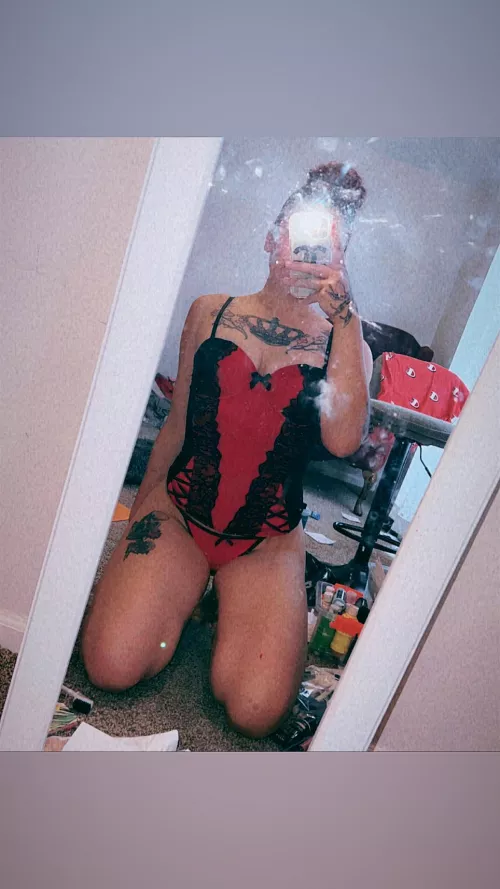 Body goals 🥵 by Laxchicana