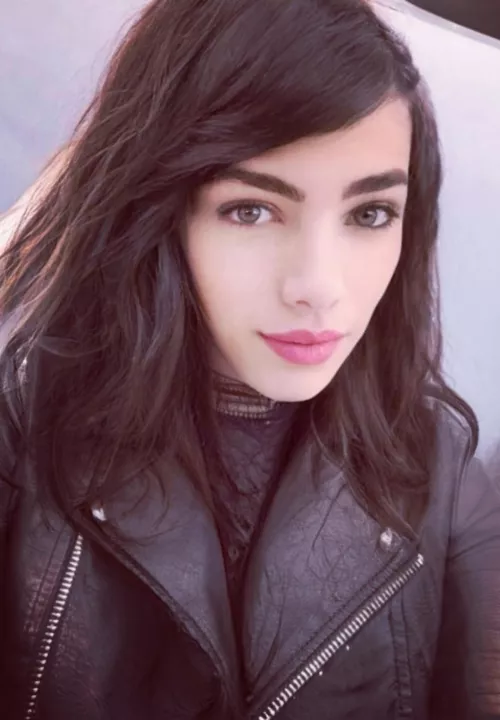 bonjour bonjour 😘 by Ok_Seaweed_9106