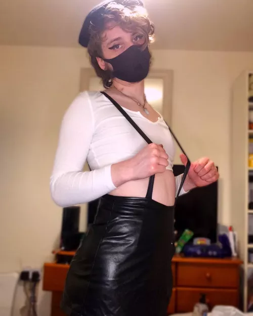 bonjour, is that a baguette or are you just happy to see me?? 😵 by No_Rock_9672