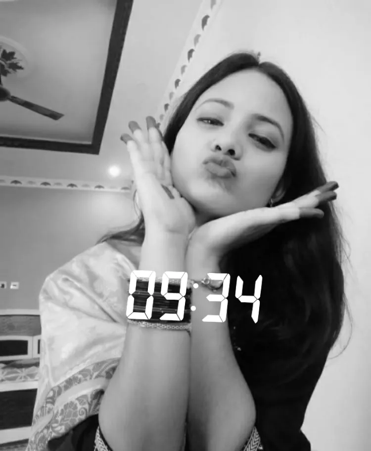 Bonjour je vends mes nudes et d'autres petites choses parce que j'ai besoin d'argent assez urgent hésitez pas posted by elsaerige