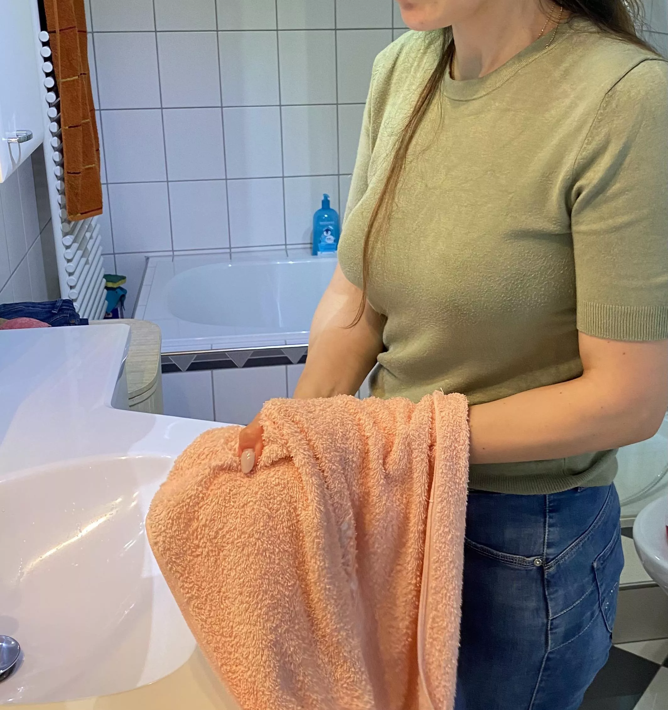 Bonsoir. 36F posted by IvaKrist