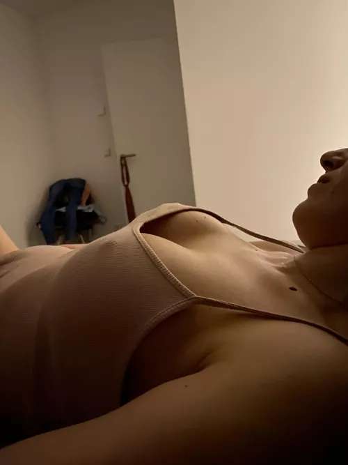 Bonsoir. by IvaKrist