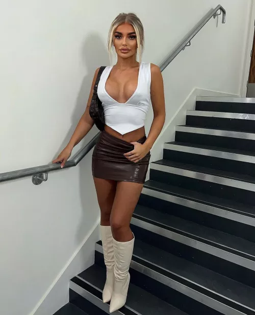 Boots and a tiny skirt by 10baremain