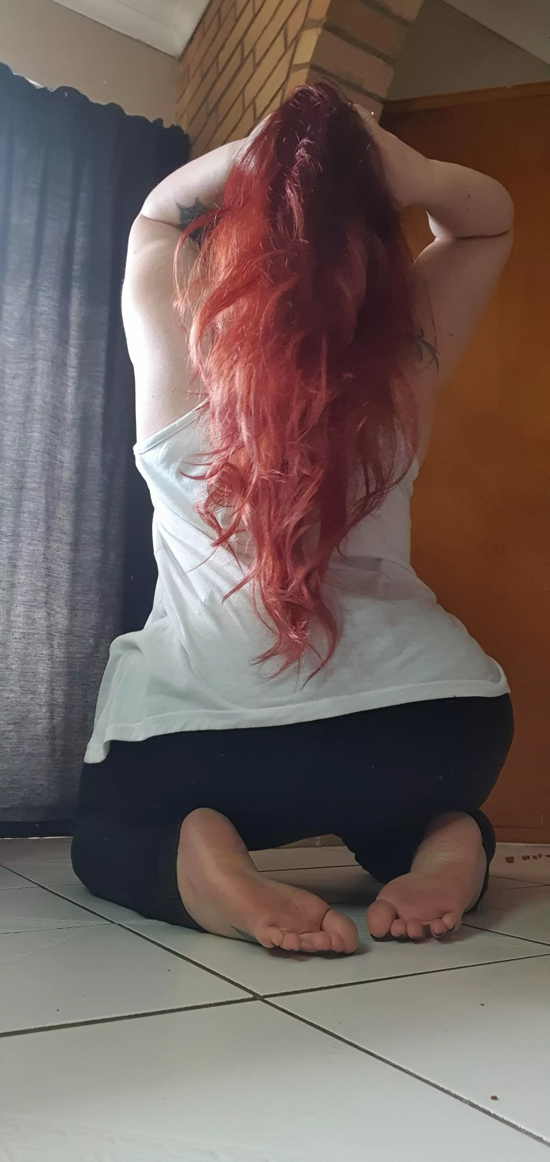 Booty and toes! posted by Mistress_ally_SA