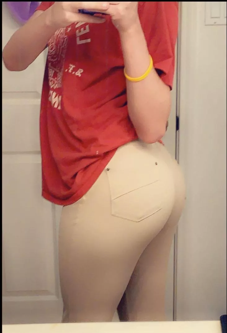 booty can barely fit anymore🤭😘 posted by fem_fucker