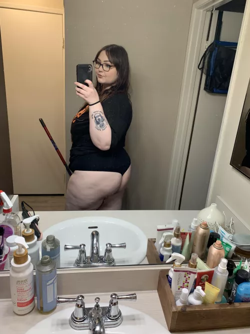 Booty for breakfast 😘 by lilbevz_