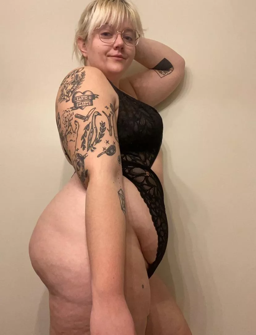 Booty is poppin 😏 posted by cloudsyxo