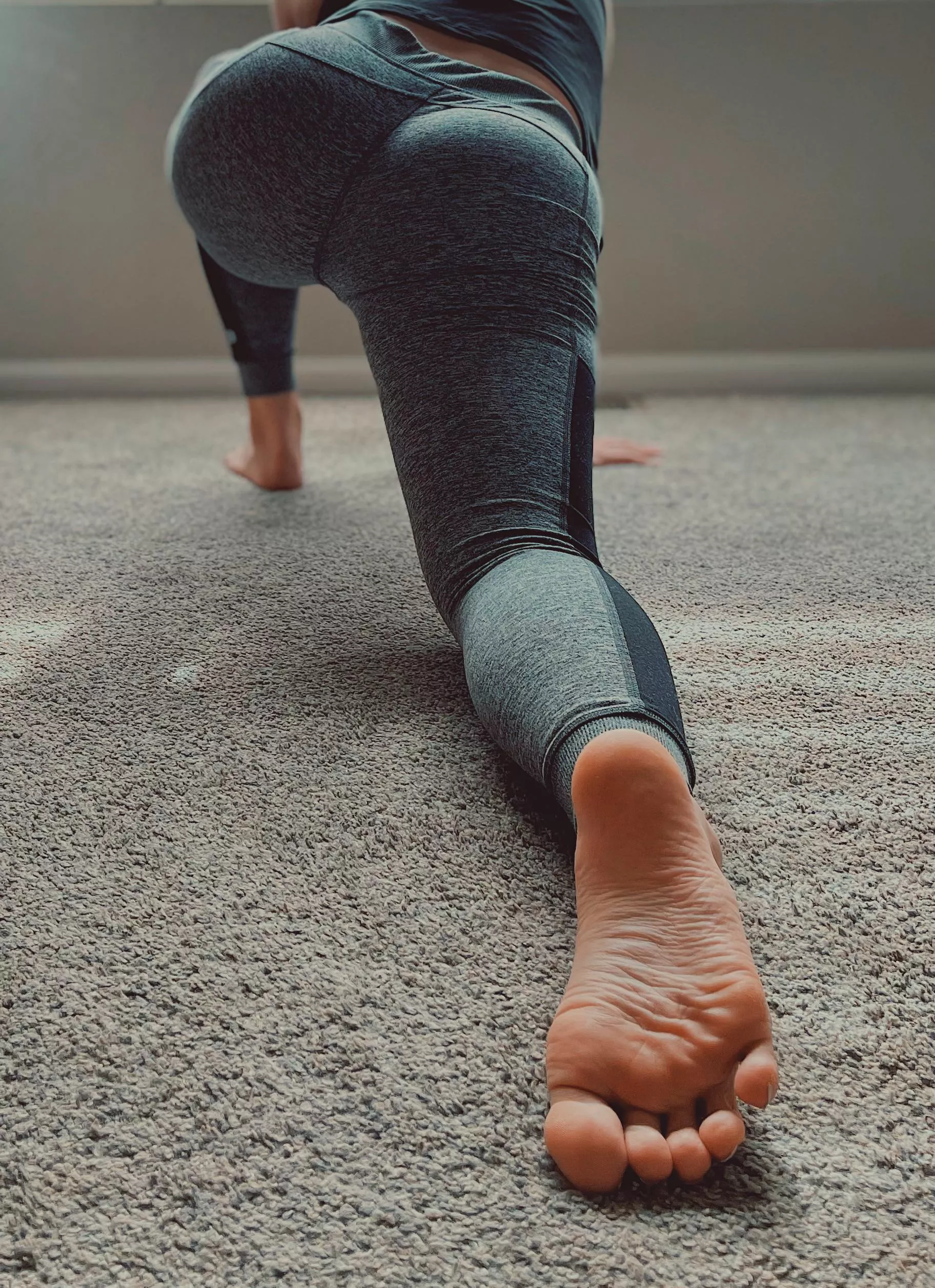 Booty too cute while doing Yoga posted by frankiesfootsies