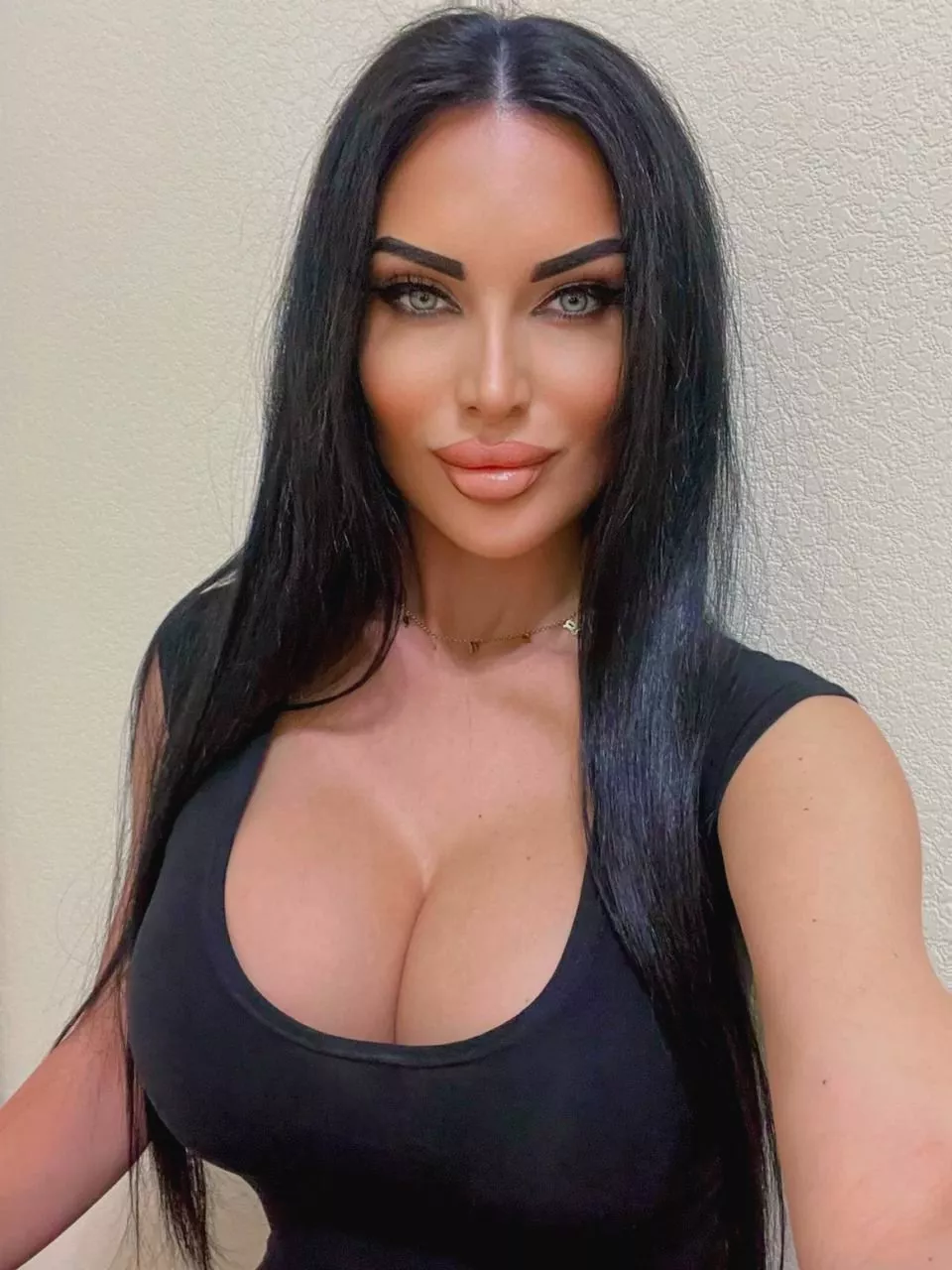 Bored and horny, send help posted by urbanspecimen