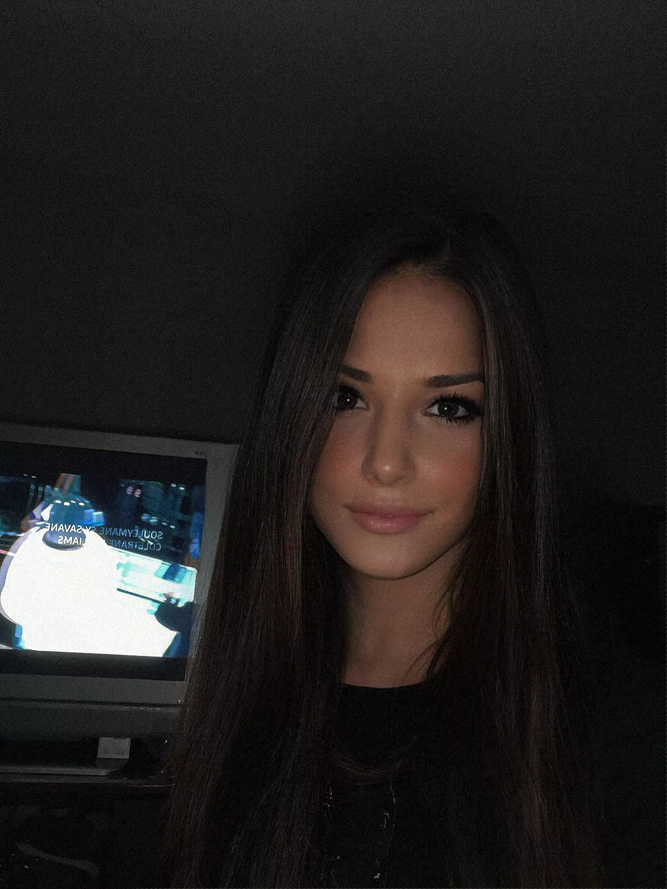 Boring Tv night ! i hope you guys are having more fun than me haha 🙈 posted by digitalnerium