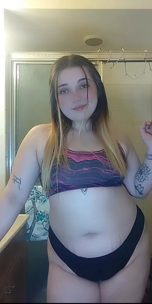 Bottom Heavy. 🍑 by MaryLuxLov