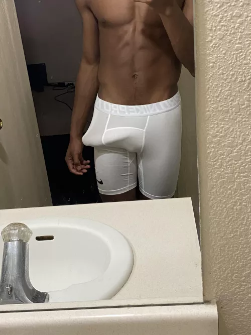 bout to rip out the nike pros by primetimexav