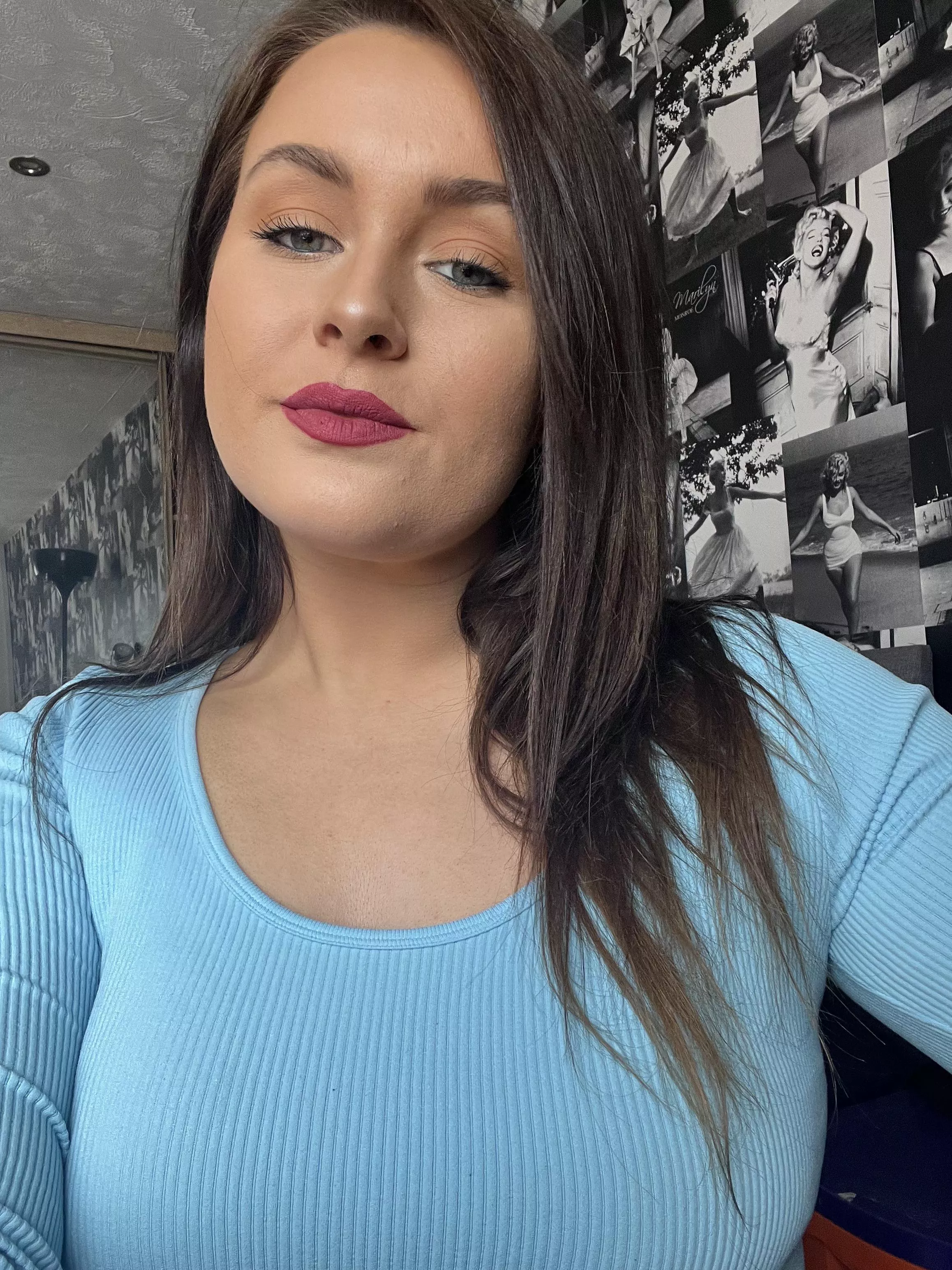 Bow down to me 🙇‍♀️ I want to see you ready to surrender posted by Mindless_Bag1026