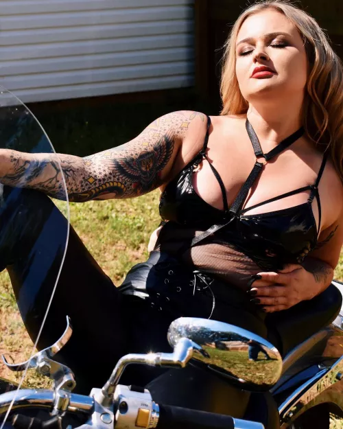 Bow the fuck down. by Adventurous-Ant8127