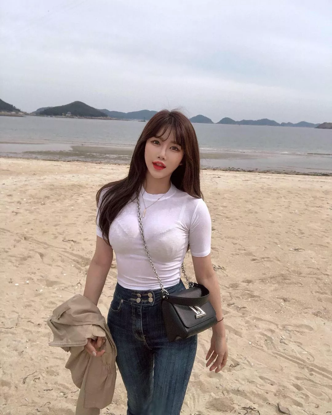 Bra lines posted by Majestic_Painter8660