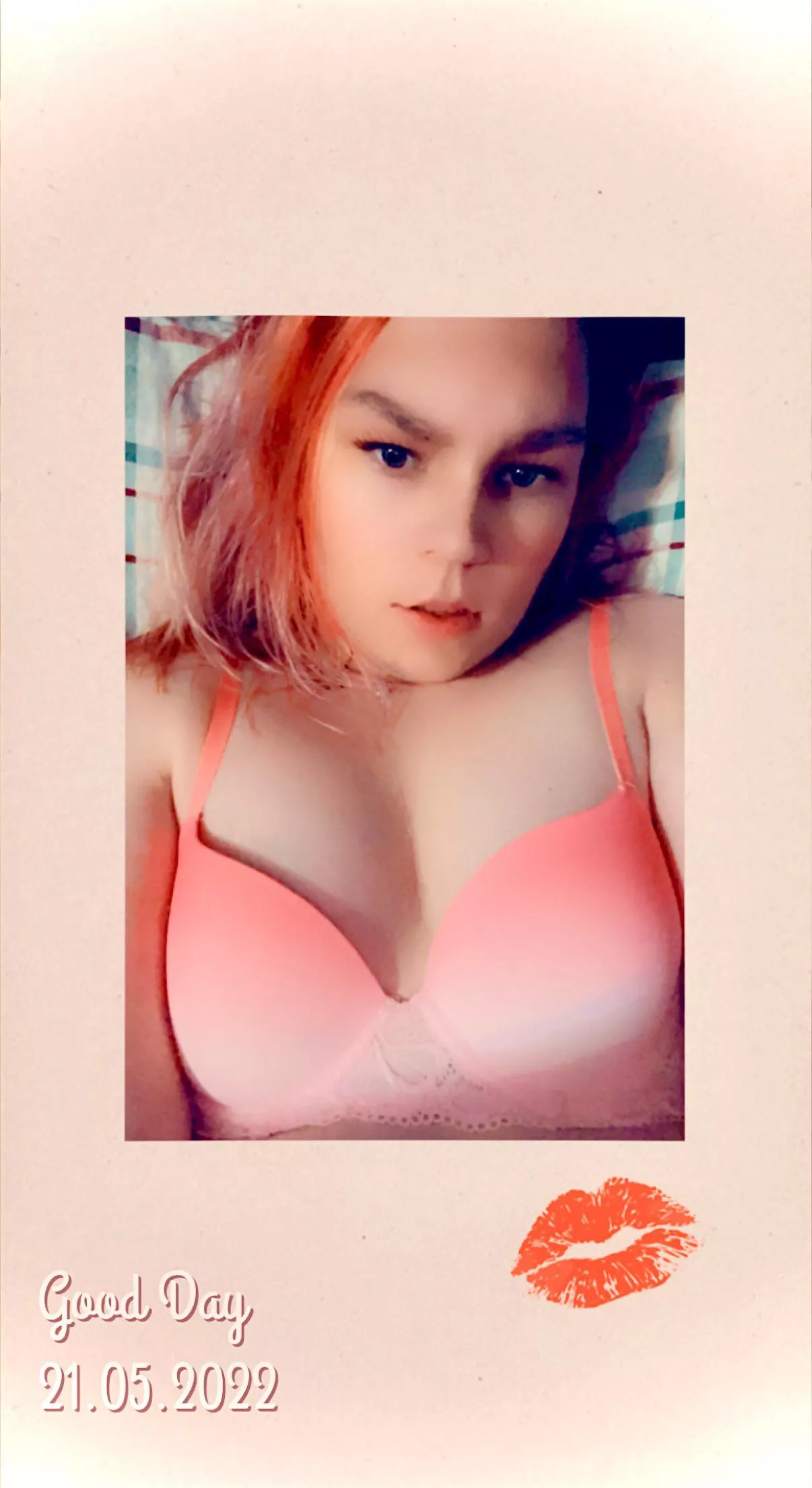 Bra matches hair 😰 posted by KutieOfTheDead