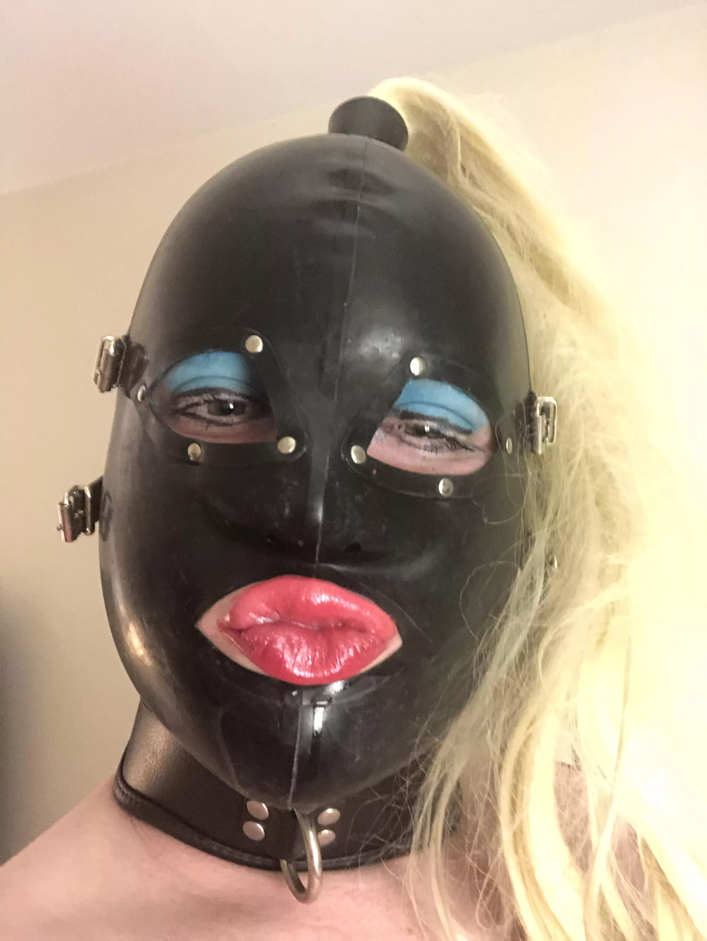 Brainless bimbo at your service posted by Sisssy_xxBree