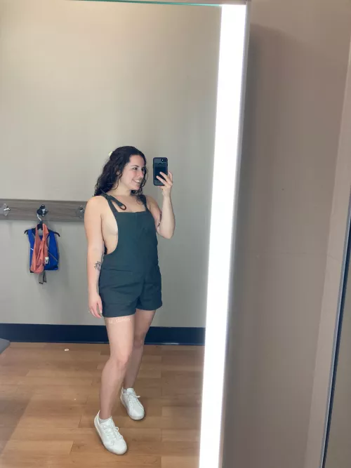 braless at the mall by _daisie