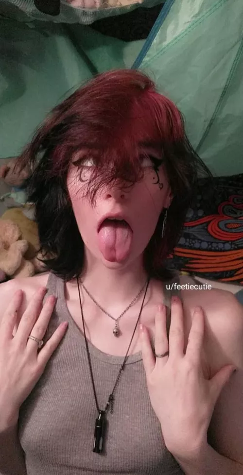 Braless type shit 👅 by feetiecutie