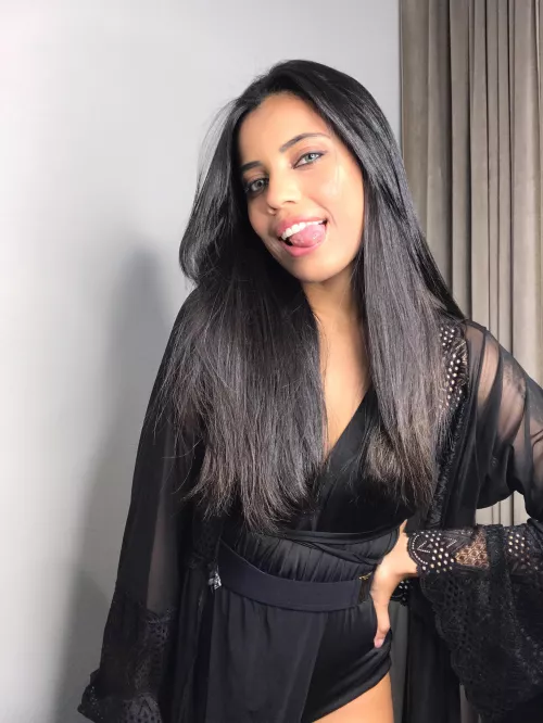 Brazilian girl by Sara-bueno