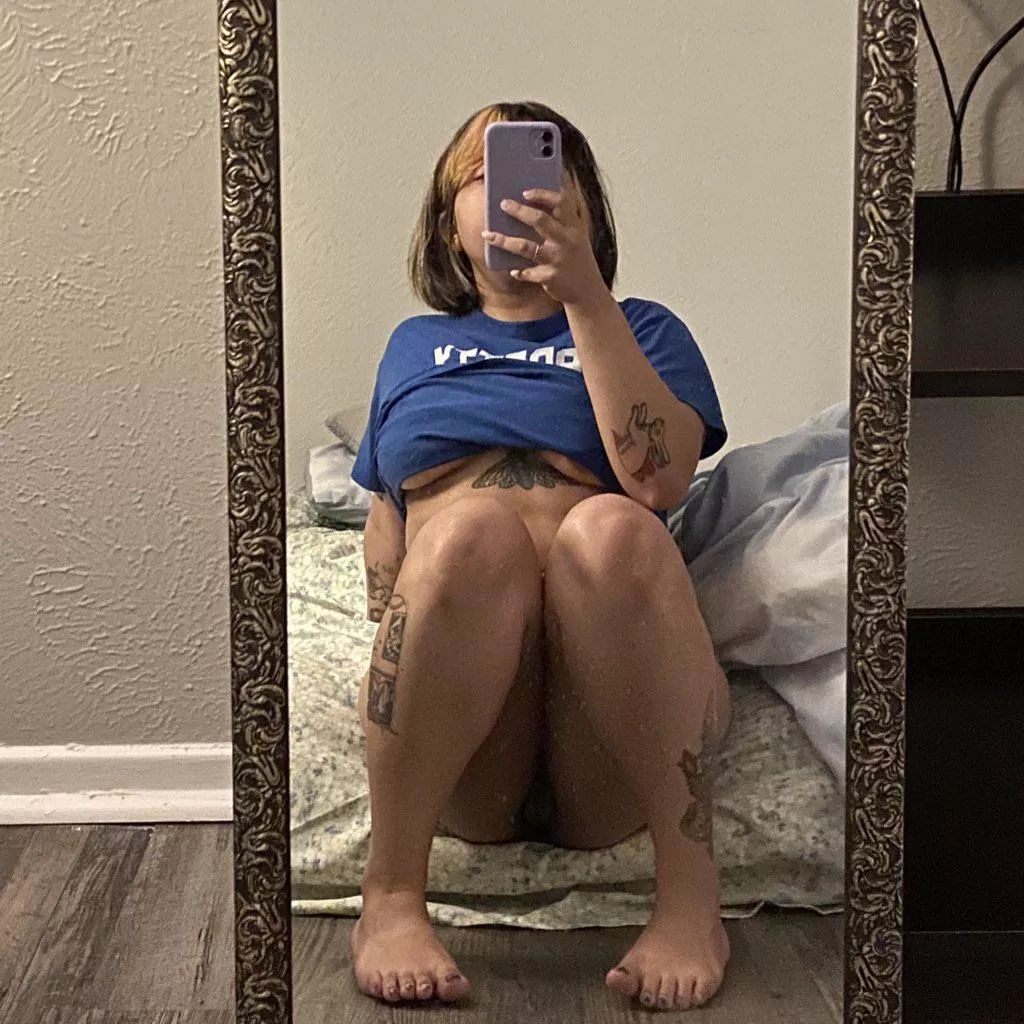 Breaking in the new mirror 🤳🏼 posted by lafresayvii