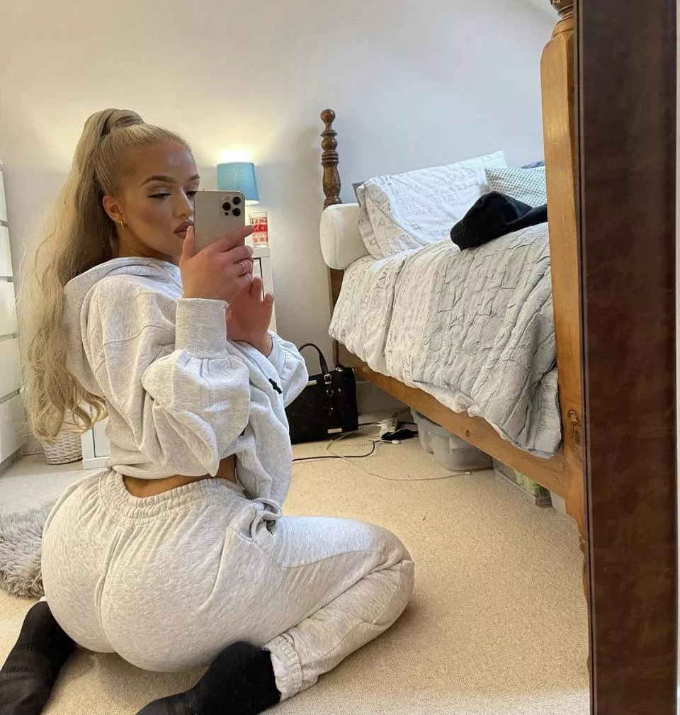 Brianna 🍑 posted by Healthy_Throat_9251